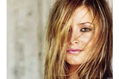 Hot 4K Holly Valance Wallpapers