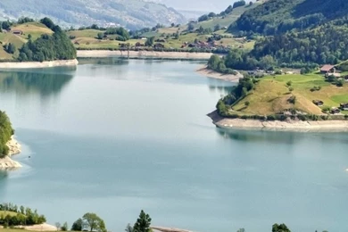 640x1136 Pretty Alps & Nice Village Iphone 5 Wallpapers