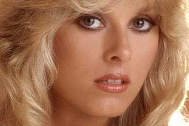 Blonde Girl Curly Hair Style Iphone Mobile Wallpapers