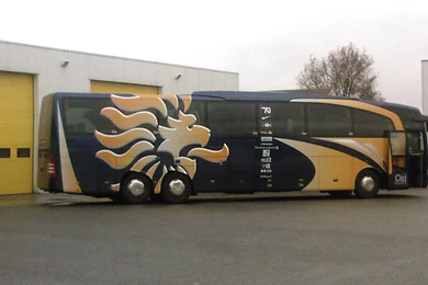File:Knvb spelersbus.jpg   Wikimedia Commons