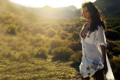 Beautiful Girl Beautiful World   HD Wallpapers Widescreen   1366x768