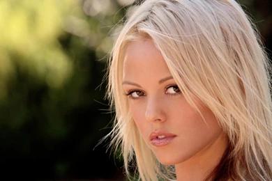Beautiful Blonde   HD Wallpapers