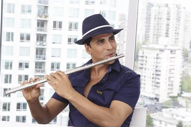 Akshay Kumar Plying Flute Latest Photo Free   New HD Wallpapers