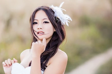 1440x900px Asian Model Music Player