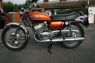 Suzukit250 1971 2.jpg