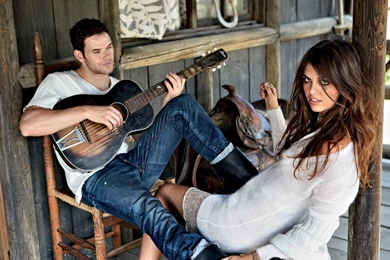 Free Romantic Wallpaper, Couple Loving Music, Sing To Me ...