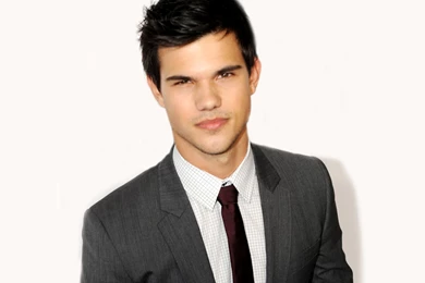Actress Taylor Lautner New 2016 Wallpapers