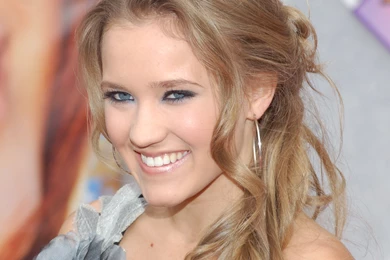 Emily Osment HD Wallpapers For Desktop Download
