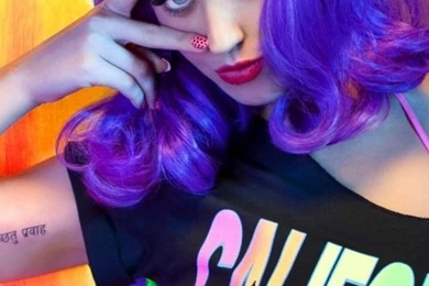 SuperHD.pics: Katy Perry WIG Colors Peace Sign Teenage Dream ...