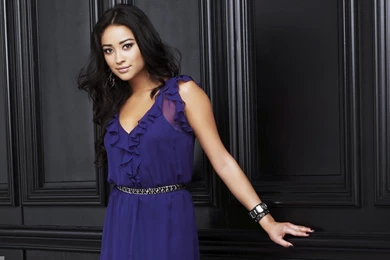 Shay Mitchell Wallpapers