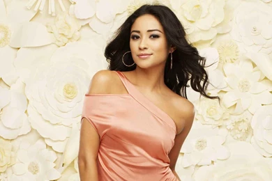 Shay Mitchell Wallpapers