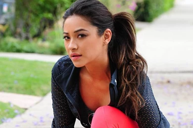 Shay Mitchell Wallpapers