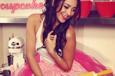 Download Mobile Wallpaper: People, Girls, Actors, Shay Mitchell ...