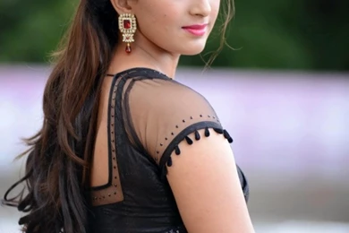 Heroine Ester Noronha Hot Images Hd Wallpapers