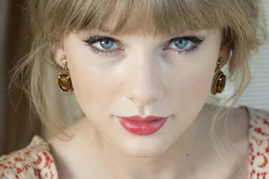 Taylor Swift New Hairstyle Iphone 4s High Quality Wallpapers ...