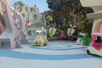 File:USH Studio Tour Ride  Grinch.JPG   Wikimedia Commons