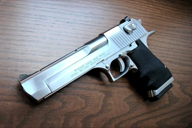 Guns & Weapons: Silver Desert Eagle