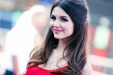 Download Free Victoria Justice Beauty In Red
