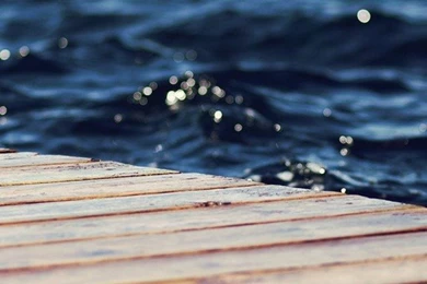 5 Cool Water Themed iPhone Wallpapers